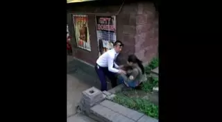 В Алматы неизвестный "опер" стал героем скандального видео