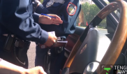 ДВД изучает видео потасовки полицейского и водителя на День столицы