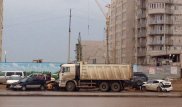 Грузовик протаранил несколько припаркованных авто в Астане