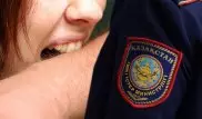 Пьяная женщина покусала полицейского в Южно-Казахстанской области