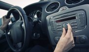 Запретить рекламу на радио со звуками спецсигналов и гудками предлагают в РК