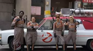 Опубликовано первое фото актеров "Охотников за привидениями-3" в костюмах