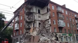 Обрушение подъезда в жилом доме произошло в Перми