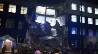 В Омске обрушилось четырехэтажное здание казармы ВДВ