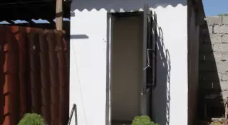 Полицейские в ЮКО спасли провалившегося в туалет мальчика