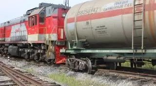 С рельсов сошли цистерны со сжиженным газом в Павлодарской области