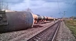 Названы причины схода с рельсов цистерн со сжиженным газом в Павлодарской области