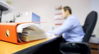 Зарплата казахстанских госслужащих с 2016 года будет зависеть от вклада в работу