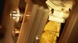 Пьяный кассир украл из сейфа банка в Байконуре почти 100 миллионов тенге