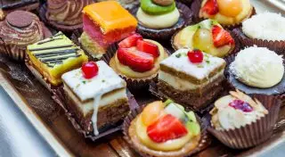 Более 20 человек отравились пирожными в Астане