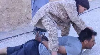 Мальчик из ИГ (ДАИШ) обезглавил сирийского солдата