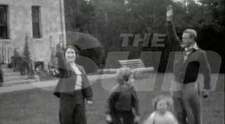 СМИ обнародовали видео с нацистским приветствием Елизаветы II