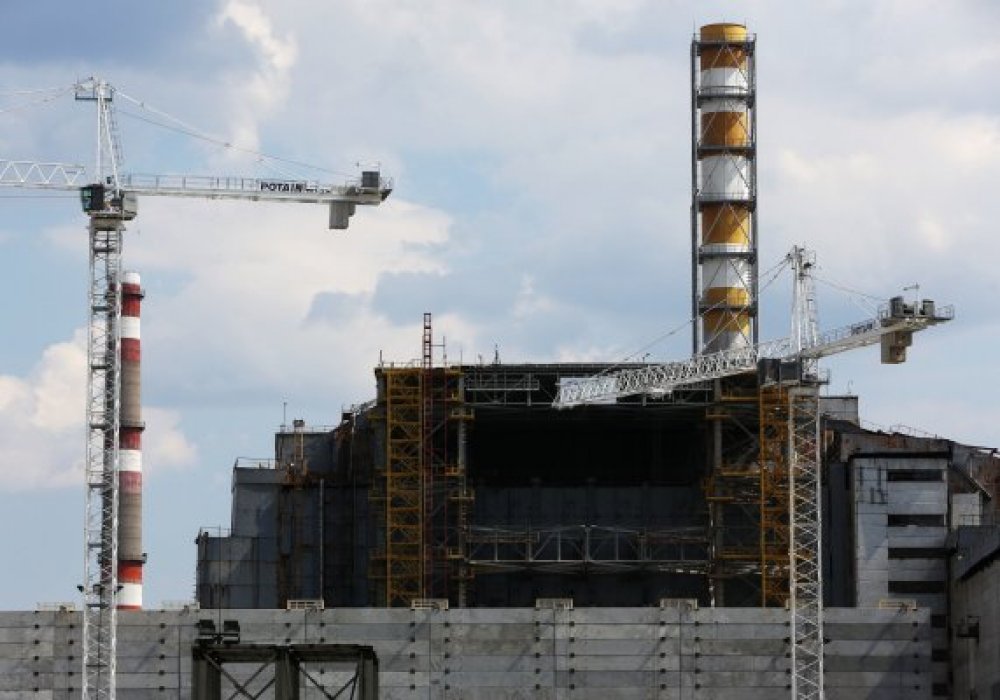 Саркофаг над 4 энергоблоком Чернобыльской АЭС. Фото © РИА Новости