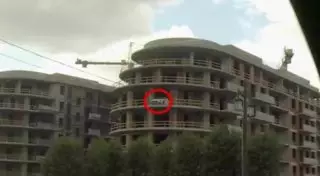 Maserati обнаружили на балконе высотного дома в Санкт-Петербурге