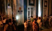 Алматинцы пели песни у старого дома, который планируют снести