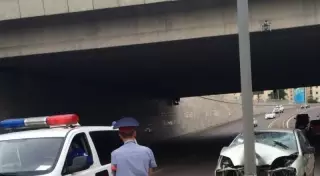 ДТП в Астане: Автомобиль врезался в фонарный столб