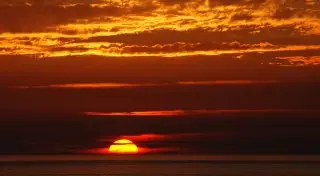 На Солнце произошли две вспышки среднего класса