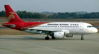 Мужчина пытался сжечь себя на борту самолета в Китае