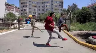 Пародист из Атырау снял свою версию клипа на хит Uptown Funk