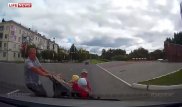 Дети пролетели 10 метров после столкновения коляски с автомобилем