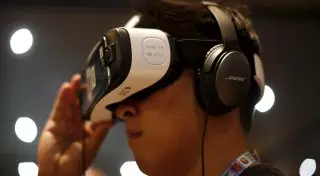 Facebook погрузит пользователей в виртуальную реальность