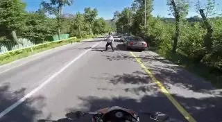 Поступок бесстрашного инспектора объяснили в ДВД Алматы