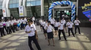 Проводники устроили флешмоб на вокзале Астаны