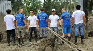 Как журналисты помогали пострадавшим от селя в Алматы