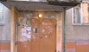 Плита с козырька подъезда придавила насмерть 5-летнего мальчика в Караганде