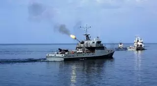 Казахстанский корабль вступает в борьбу в Каспийском море