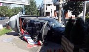 В Алматы автомобиль снес рекламную тумбу в результате ДТП