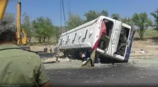 Автобус с 48 пассажирами перевернулся в Восточном Казахстане