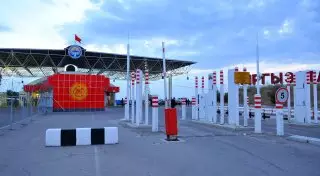 С 12 августа Кыргызстан начинает отзывать таможенников на границе с Казахстаном