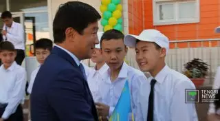 Байбек рассказал ученикам Назарбаев Интеллектуальной школы об их будущем