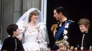Свадебные снимки принца Чарльза и Дианы уйдут с молотка