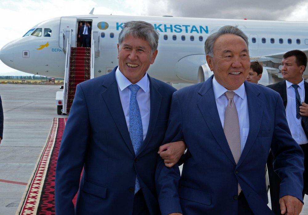 Алмазбек Атамбаев и Нурсултан Назарбаев. Фото пресс-службы президента Кыргызстана.