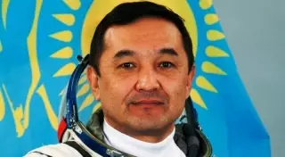 Аимбетов возьмет в космос флаг ВВС Казахстана