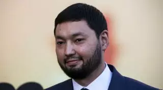 Кенес Ракишев оказал помощь пострадавшим от селя алматинцам