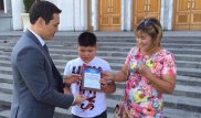 12-летнему волонтеру подарили велосипед за помощь в ликвидации последствий селя в Алматы