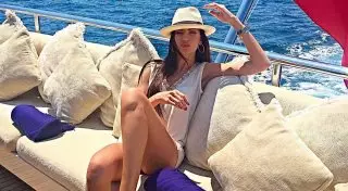 Где отдыхают казахстанские звезды летом