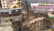 Станция метро провалилась в огромную воронку в Китае