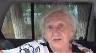 Женщина выпала из движущегося автобуса в Актобе