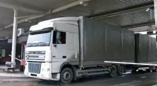 За первые сутки участия Кыргызстана в ЕАЭС границу пересекли 190 фур с товаром