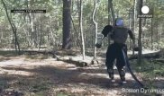Робот-гуманоид без головы самостоятельно прогулялся по лесу