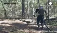 Робот-гуманоид без головы самостоятельно прогулялся по лесу