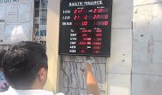 Обменники Астаны "отказываются" верить новому курсу тенге