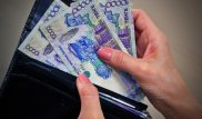 Учителям поднимут зарплаты с 1 января в связи с падением курса тенге