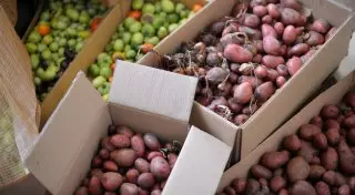 Жителей регионов Казахстана просят массово не скупать продукты