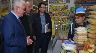 Аким СКО лично проверил цены в магазинах и на рынках