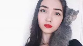 Казахстанская модель Айя Шалкар представила дебютную коллекцию